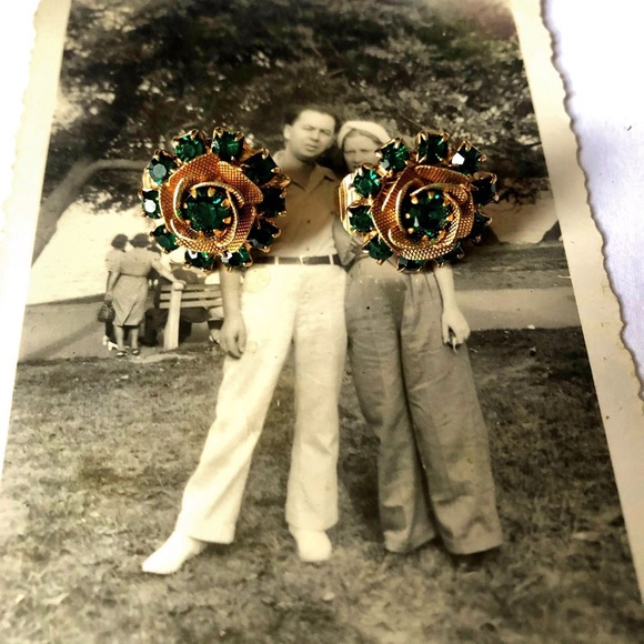 VTG Gold/Emerald Rhinestone Flower Earrings J. Lee - Picture 5 of 7